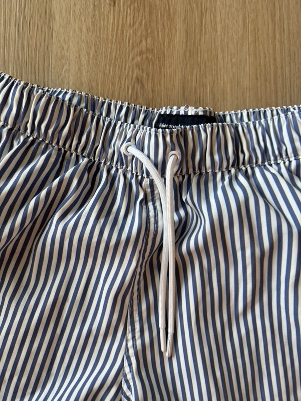 Abercrombie & fitch men’s XS seersucker blue and white striped swim trunk shorts - Picture 5 of 7